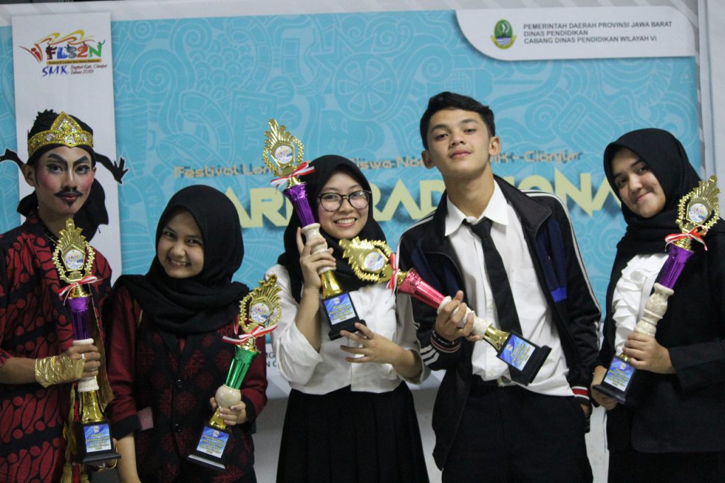 SMKN 1 Cipanas Raih Juara Umum FLS2N Tingkat Kabupaten