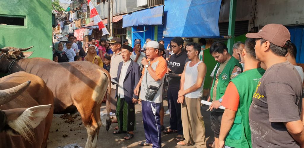 RISBIH Salurkan Ratusan Daging Kurban untuk Masyarakat