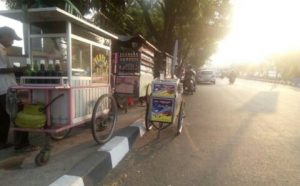 Pemkot Jakbar Ijinkan PKL Dagang Diatas Trotoar