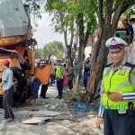 Truk Fuso Tabrak 2 Mobil dan 1 Motor di Jalur Maut Gekbrong Kecelakaan