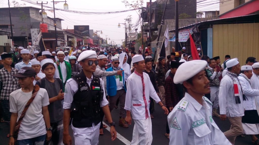 Gelar Aksi Damai, Ratusan Masa Tuntut Sukmawati