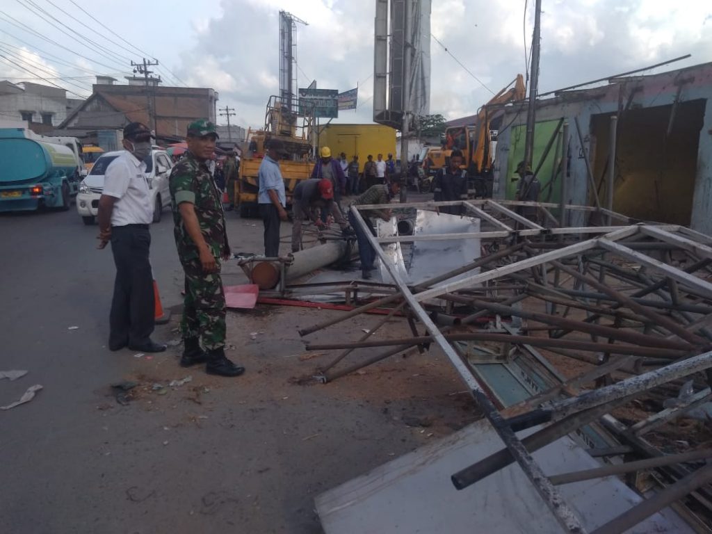 Hari Kedua, Penertiban di Kawasan Pasar 7 Simpang Jodoh Berjalan Lancar