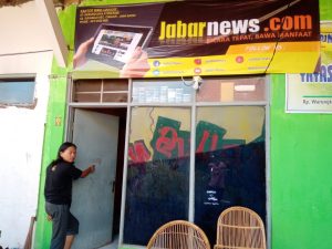 Dua Orang Tak Dikenal Lakukan Penganiayaan dan Pengrusakan Kantor Media Online di Cianjur