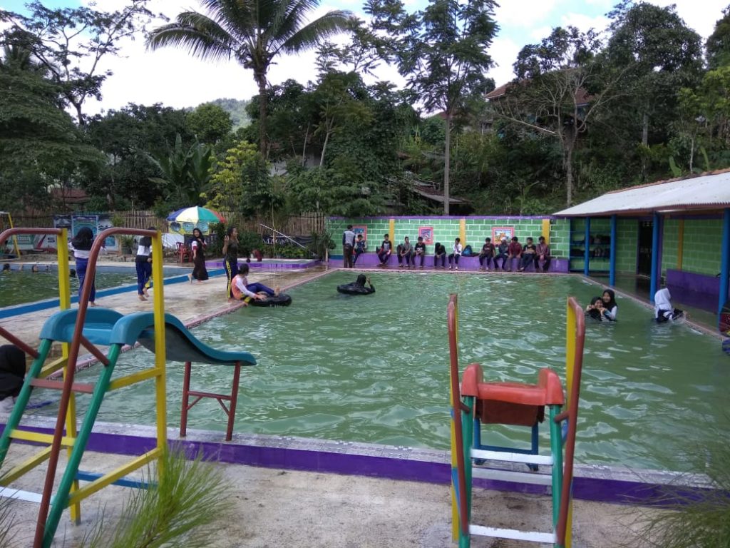 Libur Tahun Baru di Cianjur, Asyiknya Wisata ke Wahana Kolam Renang Tirta Remaja Naringgul