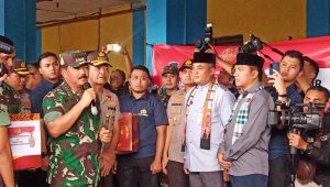 Panglima TNI dan Kapolri Sambangi Pengungsi Korban Banjir di Bendungan Hilir