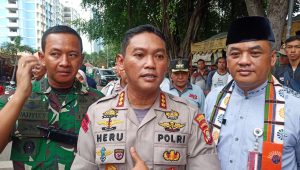 Kapolres Metro Jakpus Bersama Tiga Pilar Bantu Korban Pasca Banjir Benhil