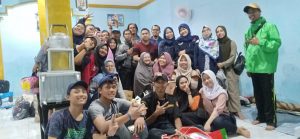 Karang Taruna RW 03 Sunter Agung Berikan Trauma Healing dan Bantuan ke Korban Banjir