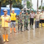 Polsek Kalideres dan Tiga Pilar Gelar Kerja Bakti Gerebek Sampah di Semanan IMG-20200109-WA0054.jpg