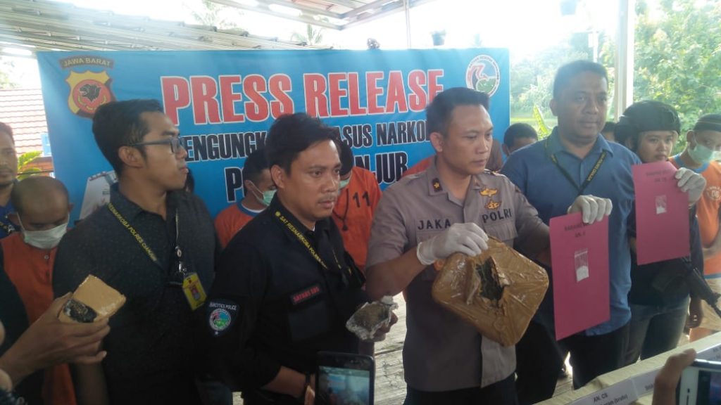 Polres Cianjur Tangkap 9 Orang Bandar Narkoba dan Amankan 1 Kg Ganja Kering juga 1 Gram Sabu