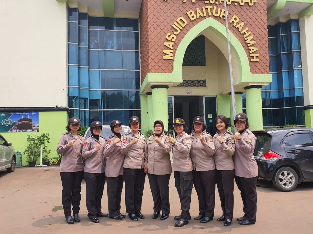 Safari Religi, Polwan Jaktim Lakukan Giat Kamtibmas dan Pengamanan Masjid
