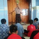 Bhabinkamtibmas Polsek Maiwa Ajak Siswa Untuk Jauhi Narkoba dan Pergaulan Bebas IMG-20200121-WA0226.jpg