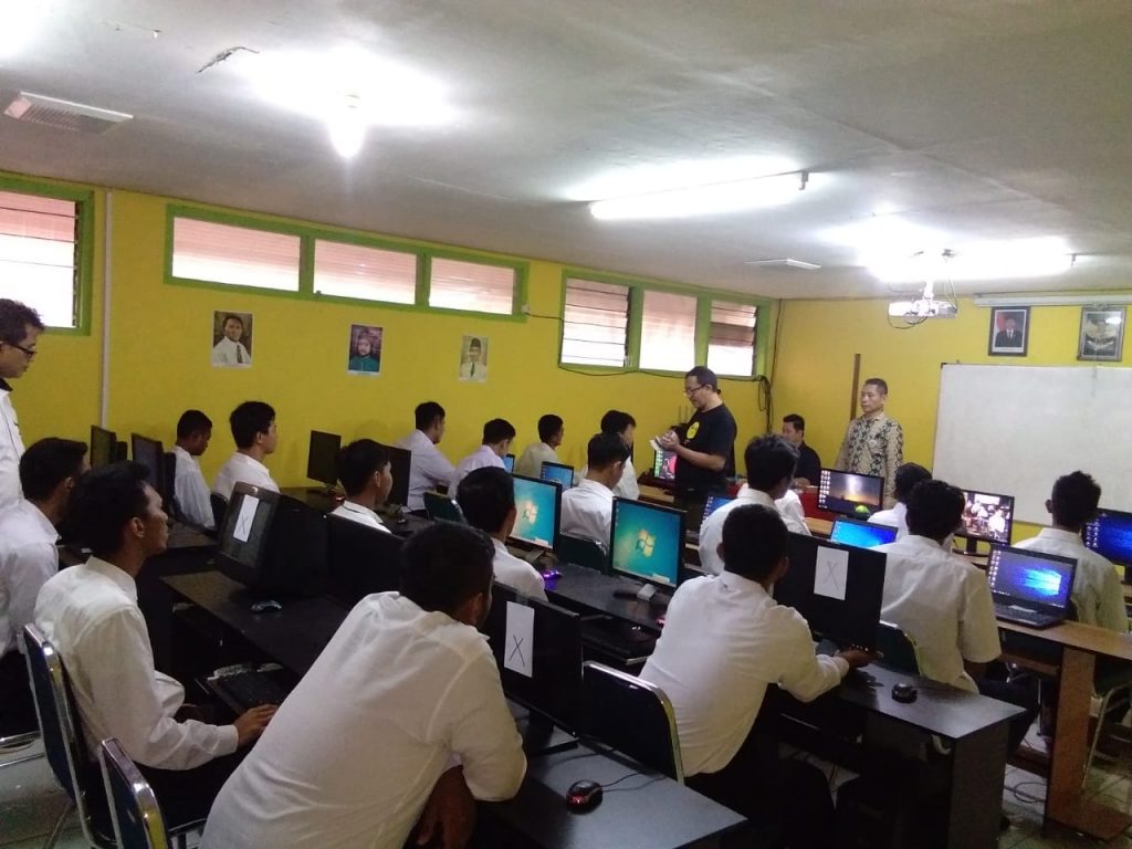 26 Siswa PKBM Kejar Prestasi Lapas 1 Tangerang Melaksanakan Simulasi UNBK