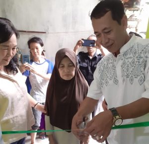 Program Bedah Rumah, Sekcam Grogol Petamburan Resmikan Rumah Satijah