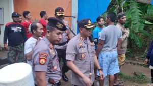 Kapolres Bondowoso Turun Langsung ke Lokasi Banjir di Desa Jeruk Sok Sok
