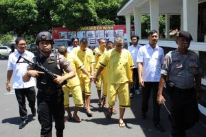 Polisi Tangkap Pengedar Narkoba di Bondowoso, Ratusan Pil dan Sabu Diamankan