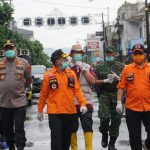 Cegah Covid-19, Polres Cianjur bersama Forkopimda Semprotkan Disinfektan di Ruang Publik IMG-20200323-WA0039.jpg