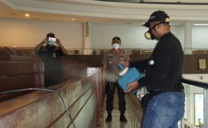 Cegah Virus Corona, Tiga Pilar Kalideres Semprot Disinpektan di Gereja