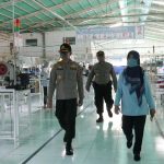 Edukasi Physical Distancing, Polres Cianjur Sambangi Pabrik IMG-20200404-WA0018.jpg