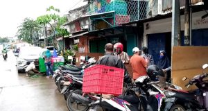 Meski Sudah Ditutup, Sejumlah Toko Kelontong di Tambora Masih Beroperasi Saat PSBB