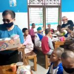 Pandemi Covid-19 Tak Menyurutkan Warga Cengkareng Barat untuk Berbagi Saat Ramadhan Screenshot_20200509-210226_1589033005174.jpg