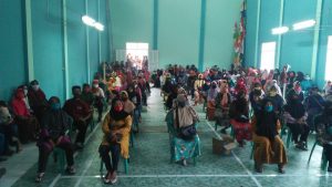 Ratusan Warga Panyindangan Garut Terima Kartu BPNT