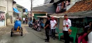 Cegah Covid-19, Bang Japar Indonesia Presda Jakbar Semprot Disinfektan