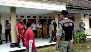 Penyaluran Bansos Tidak Transparan, Ratusan Warga Geruduk Kantor Desa Jayagiri