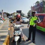 Di Hari Ketiga OPS Patuh 2020, Satlantas Polres Cianjur Bagikan Masker IMG-20200725-WA0108.jpg