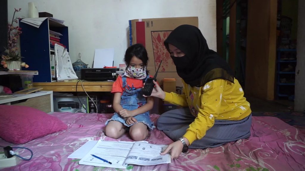 Peduli Pendidikan, Polres Cianjur Pinjamkan HT untuk Guru dan Siswa yang Belajar Dirumah