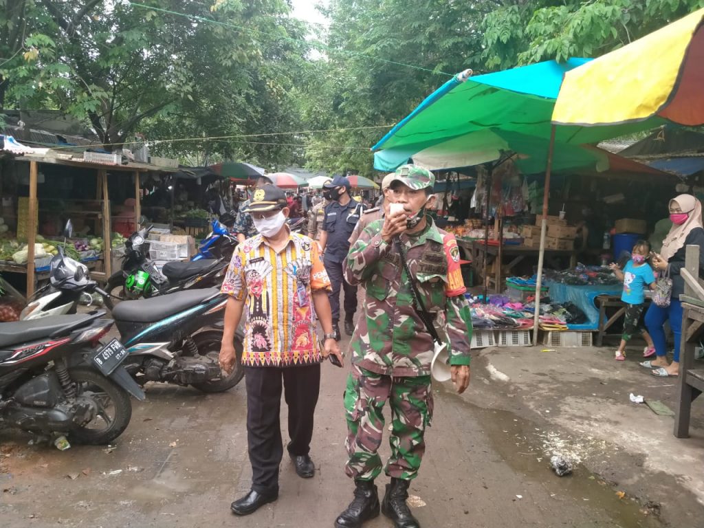 Babinsa Jembatan Besi Sosialisasikan Peringatan HUT Ke-75 RI Ditengah Pandemi