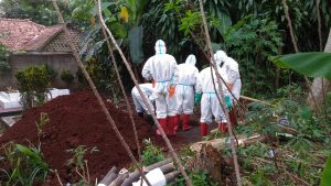 Seorang Warga Kampung Pasir Bayur Meninggal Karena Terpapar Covid-19