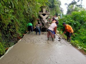 Warga Sambut Baik Proyek Pengecoran Jalan Wangunjaya-Wangunsari