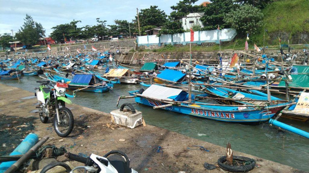 Gelombang Tinggi, Ratusan Nelayan Berhenti Melaut