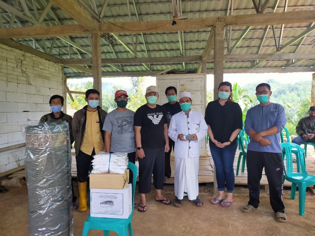 Ketua PWI Jabar dan Ayo Media Group Bantu Pondok Pesantren
