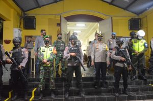 Berikan Rasa Aman dan Nyaman, Dandim dan Kapolres Cianjur Patroli di Malam Natal