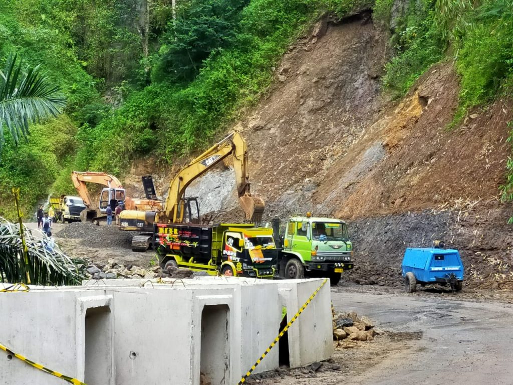 Tebing Cicatang Naringgul Kini Dikupas dan Diperbaiki
