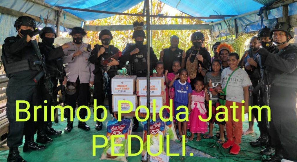 Satbrimob Polda Jatim PEDULI Saat Melaksanakan Tugas BKO di Distrik Dekai Kab. Yahukimo Papua