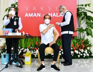 Presiden Jokowi Menerima Vaksin Covid-19 Perdana