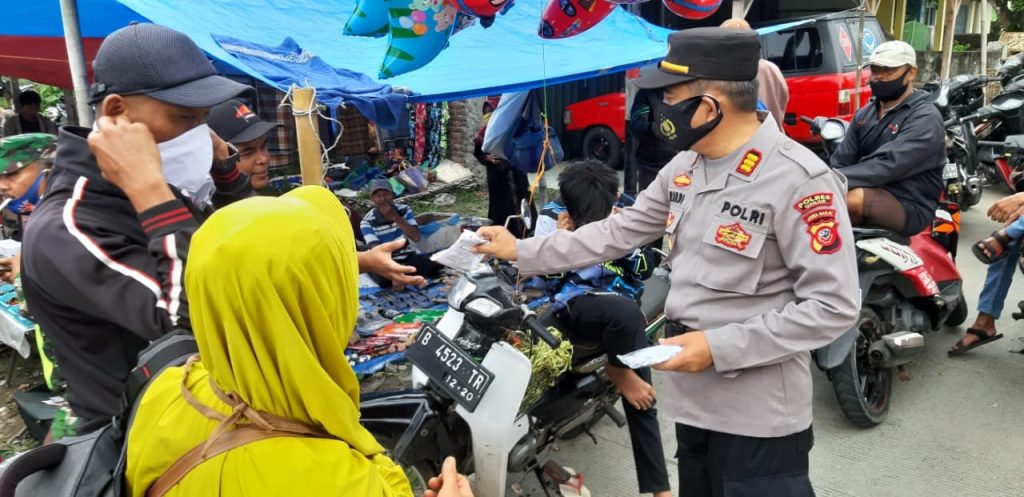 Petugas Gabungan Gelar Operasi Yustisi di Pasar Tradisional Cidaun