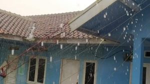 Tiga Desa di Cianjur Diterjang Hujan Es dan Angin Puting Beliung