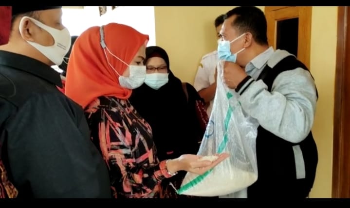 Komisi D DPRD Kabupaten Cianjur Geram, Ditemukan BPNT Tak Berlabel IMG-20210120-WA0075.jpg