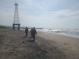 Dua Wisatawan Pantai Jayanti Terseret Ombak