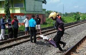 Diduga Bunuh Diri, Seorang Wanita Tewas Tertabrak Kereta Api