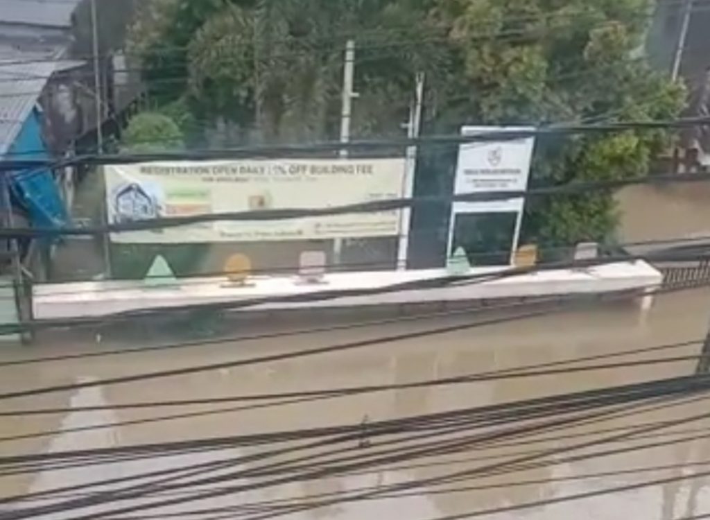 Ratusan Warga di Kembangan Utara Mengungsi Akibat Banjir