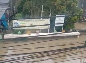 Ratusan Warga di Kembangan Utara Mengungsi Akibat Banjir