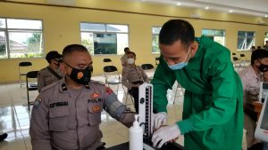 Guna Menekan Penularan Covid-19, Jajaran Polres Cianjur Laksanakan Vaksinasi