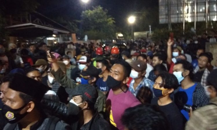 Bau Limbah Menyengat, Ribuan Warga Geruduk PT PPLI
