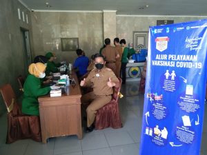 50 Anggota DPRD Cianjur dan Staf di Suntik Vaksin