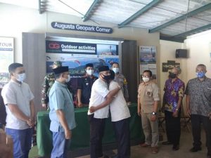 Camat Cicantayan Damaikan Kades dan Guru Terkait Video Jalan Rusak yang Viral