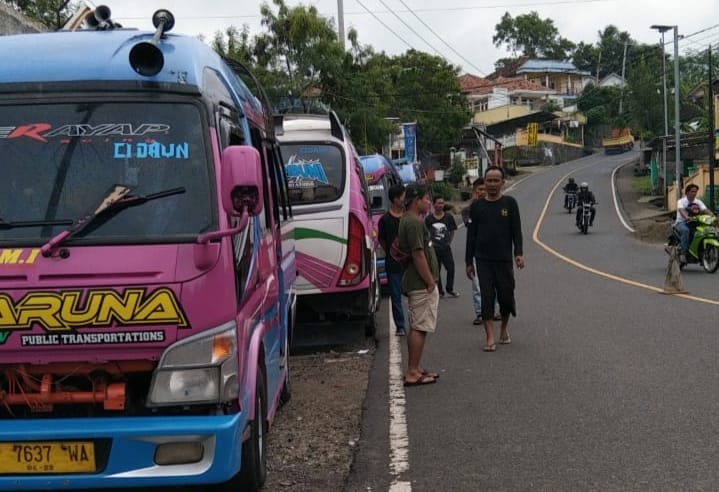 Sejumlah Sopir Elf di Cianjur Gelar Mogok Massal Minta Travel Gelap Ditertibkan IMG-20210403-WA0017.jpg
